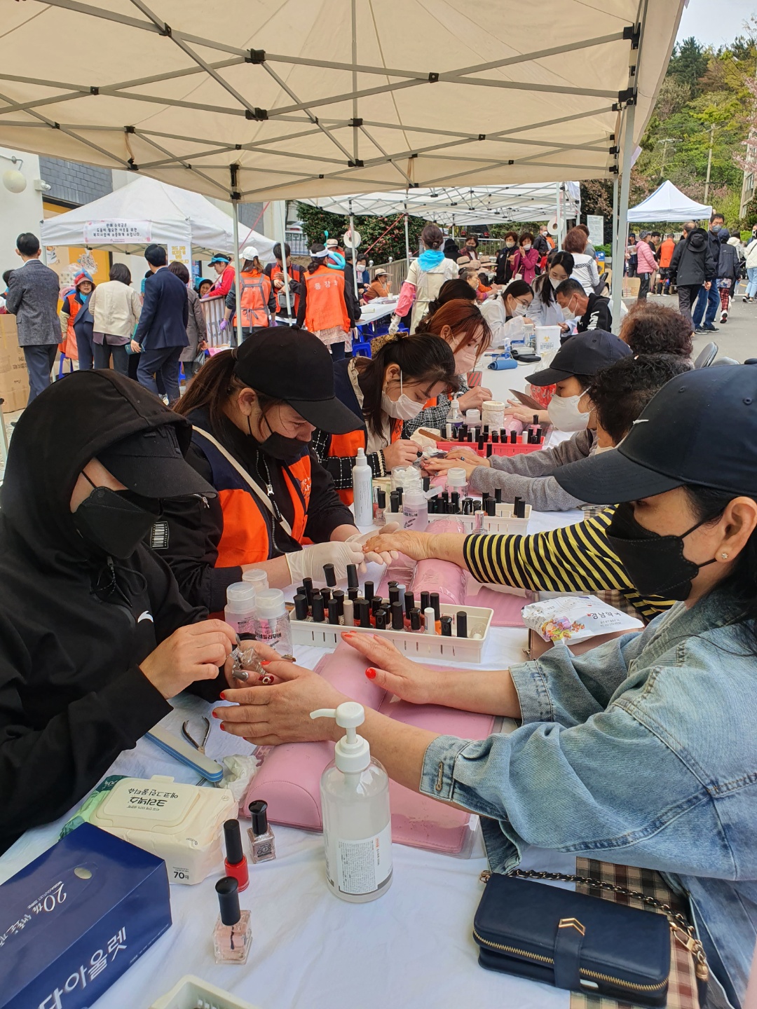 따뜻한 마음 봉사단  4월 네일아트 봉사할동