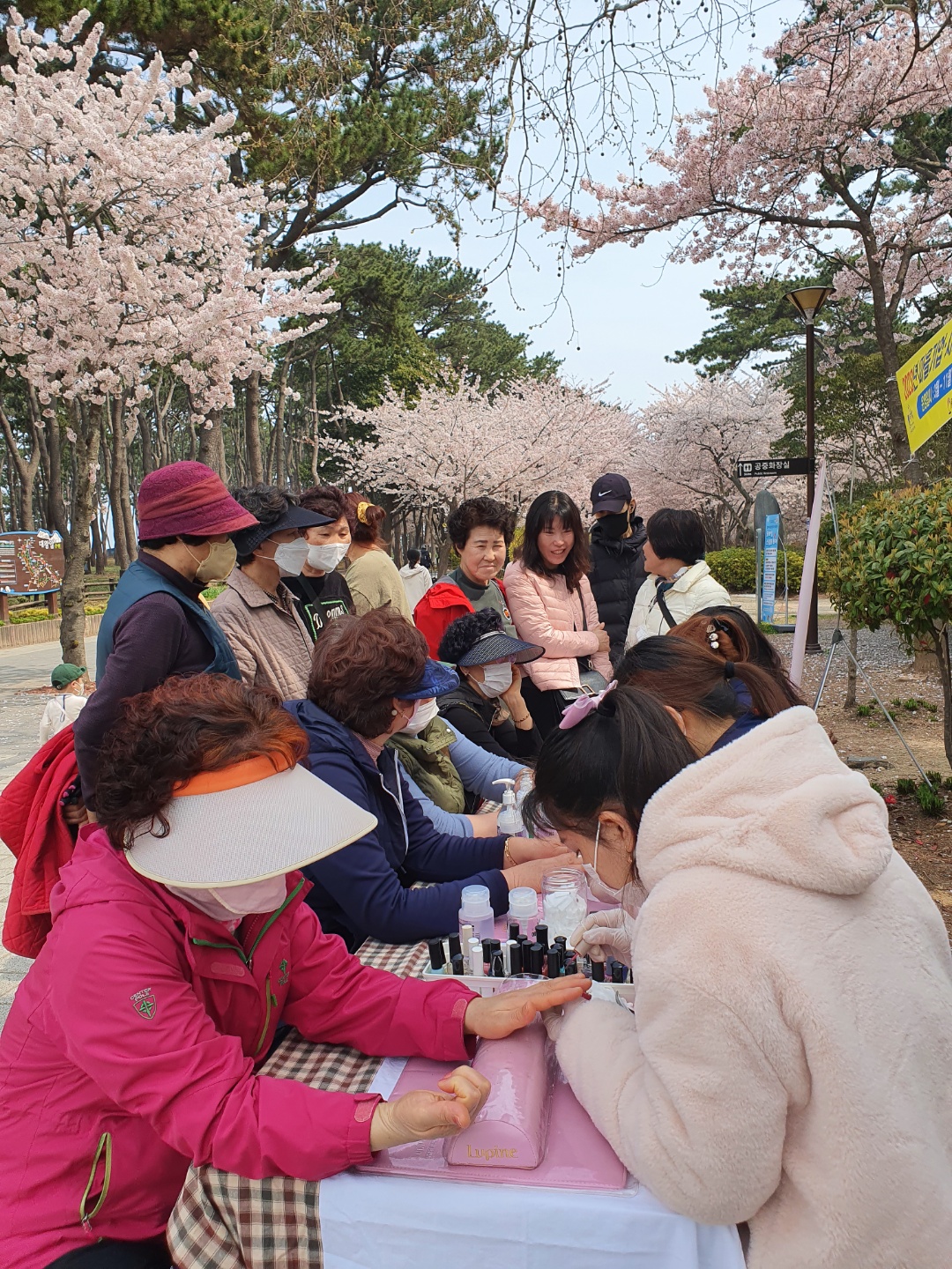 따뜻한 마음 봉사단  3월 네일아트 봉사 할동 진행했습니다
