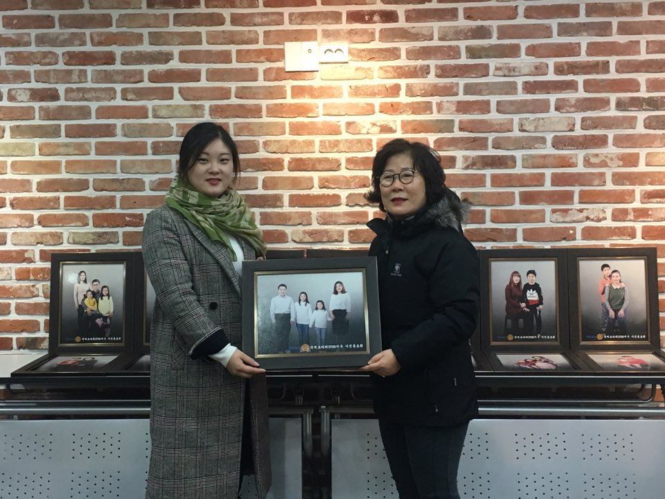 12월 가족 사랑의날 '우리가족 사랑담기' - 가족사진 전달식