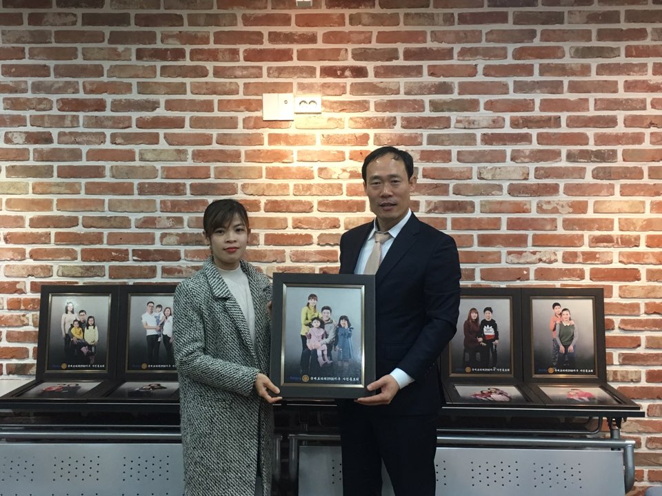 12월 가족 사랑의날 '우리가족 사랑담기' - 가족사진 전달식