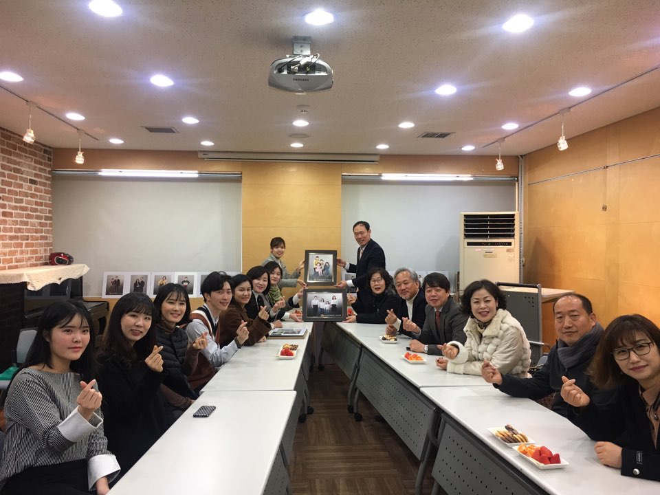 12월 가족 사랑의날 '우리가족 사랑담기' - 가족사진 전달식
