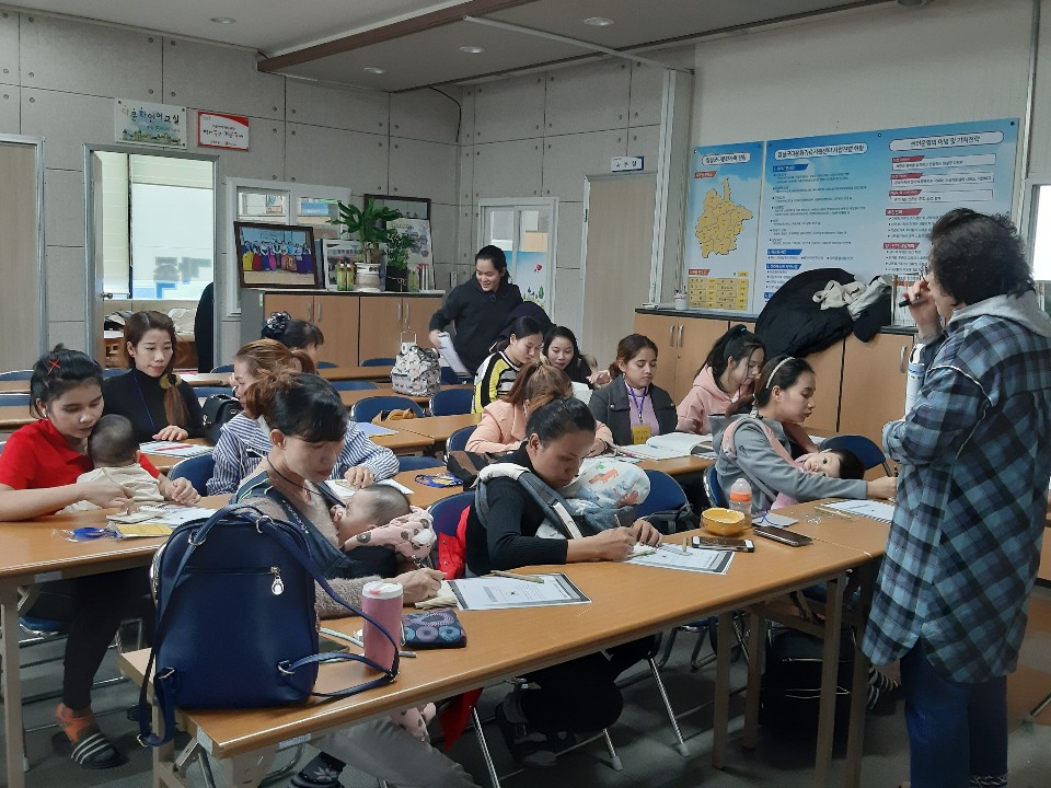 2019년 지자체한국어 국적취득반 수업중입니다.