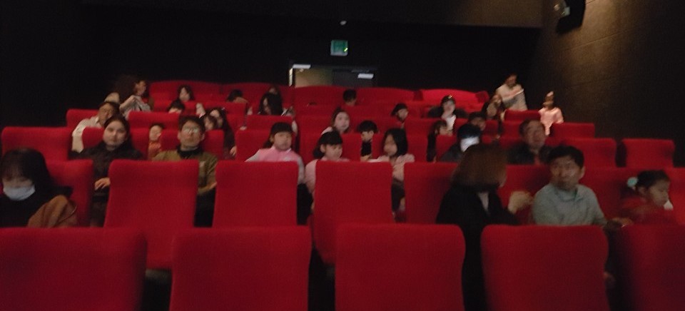 1차 패밀리데이 '정글북 마법원정대'영화관람 진행