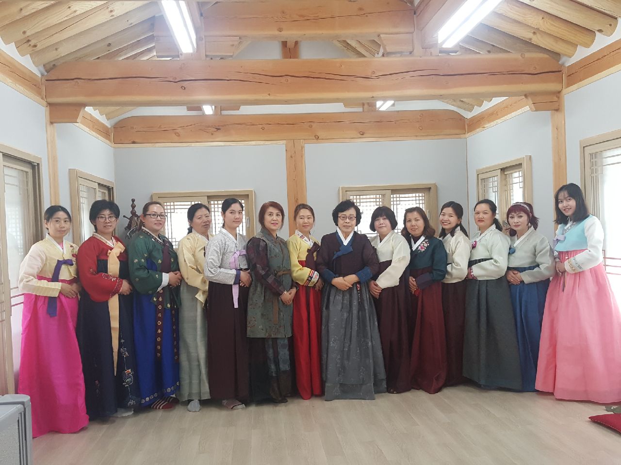 이중언어 활용 한국전통예절교육( 한복예절 교육, 다도예절 교육)