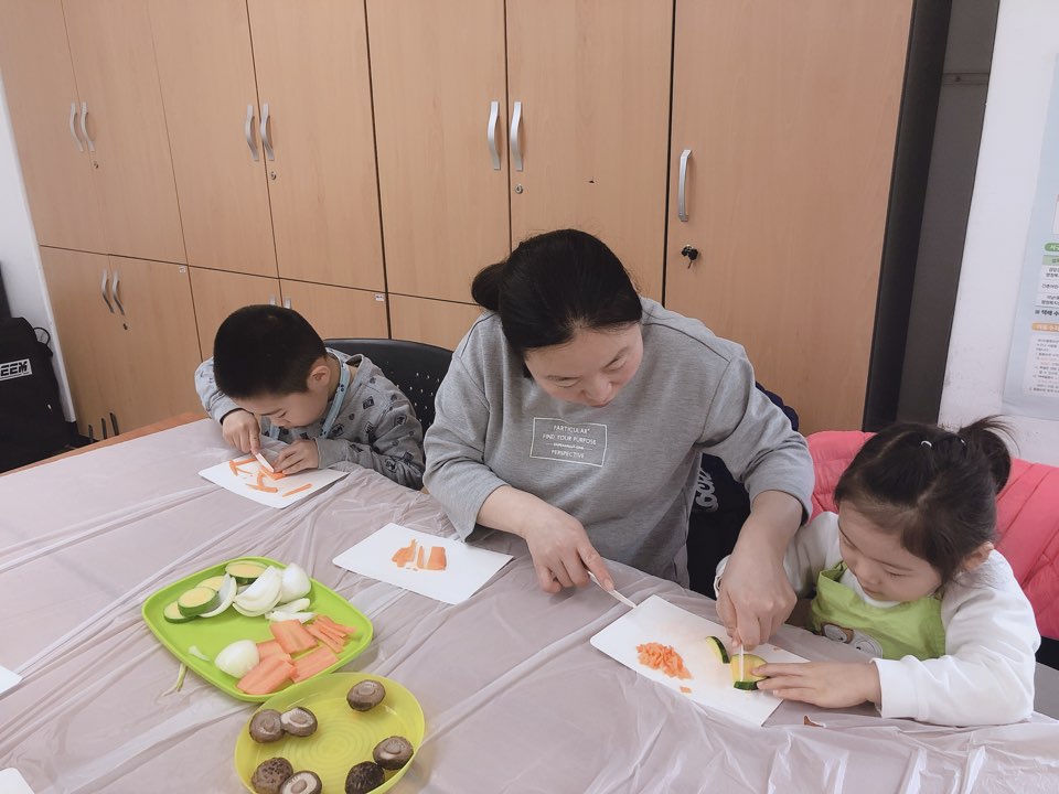 ★다재다능 봄가족 푸드아트테라피 활동★