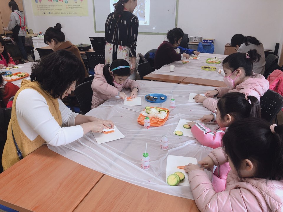 ★다재다능 봄가족 푸드아트테라피 활동★