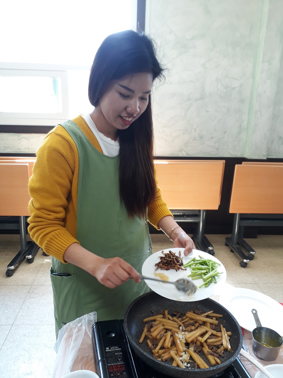결혼이주여성 일자리 창출을 위한 한식조리사 자격증반 28, 29회기 운영