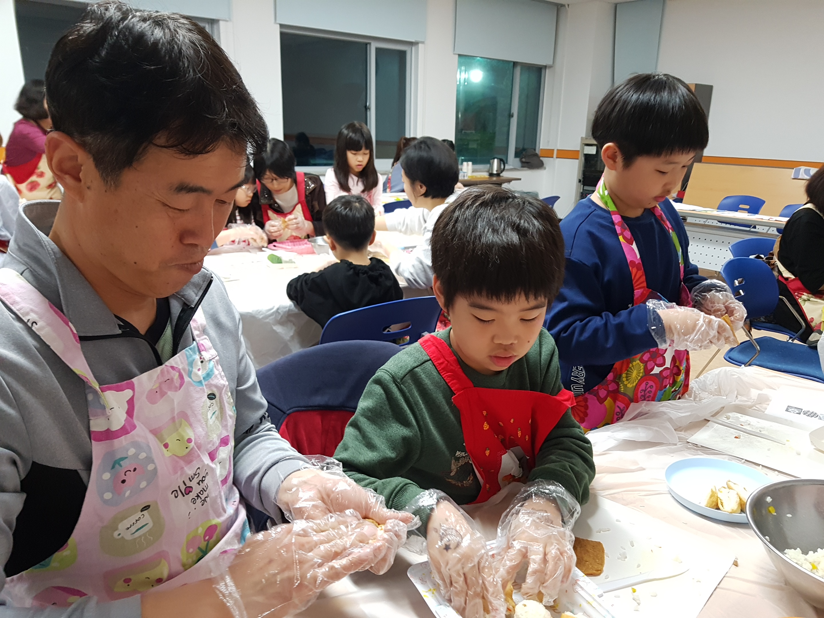 4월 가족사랑의 날 '가족 봄나들이 도시락 만들기'