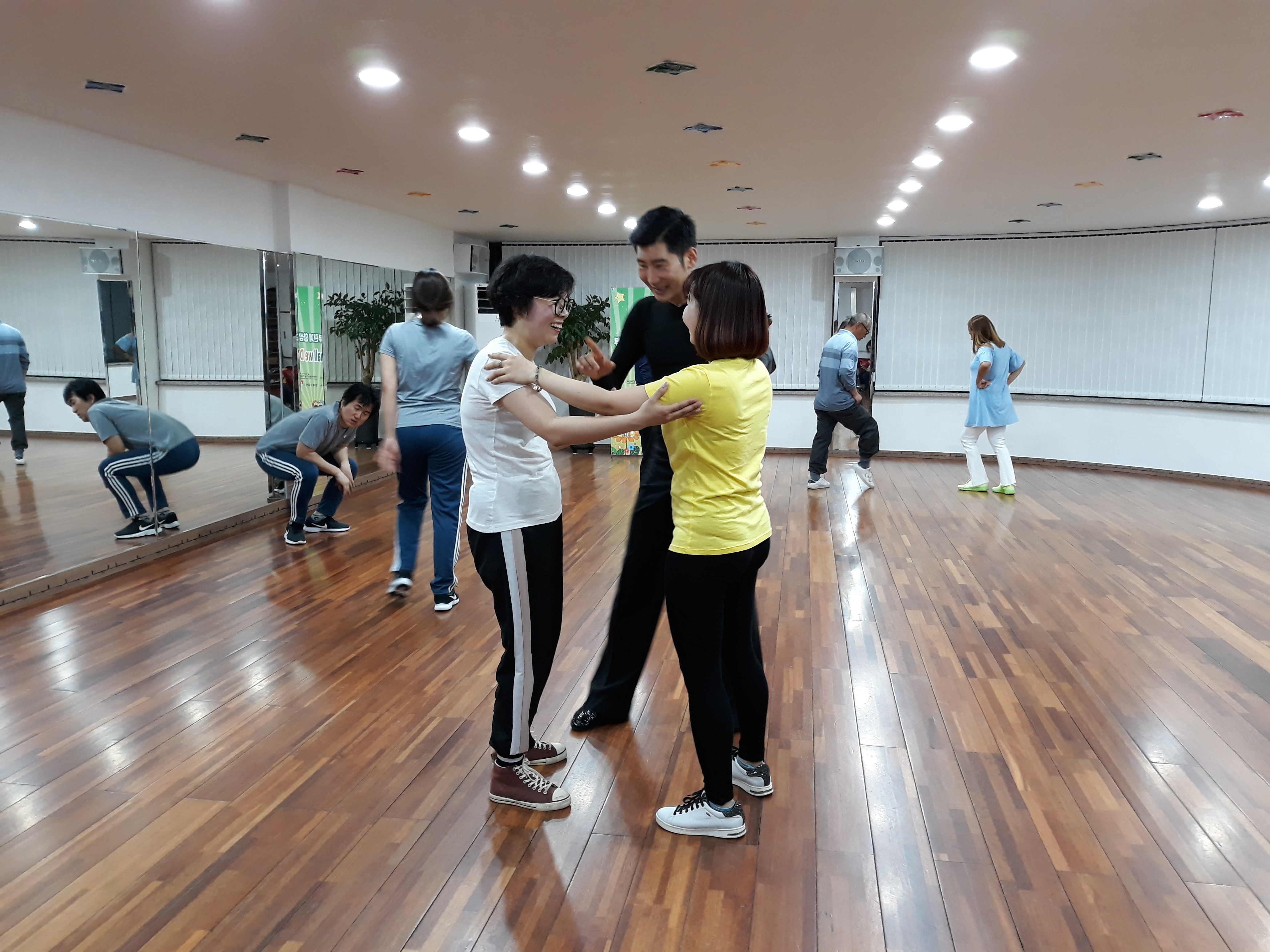부부관계 향상을 위한 'Shall we dance!' 개강