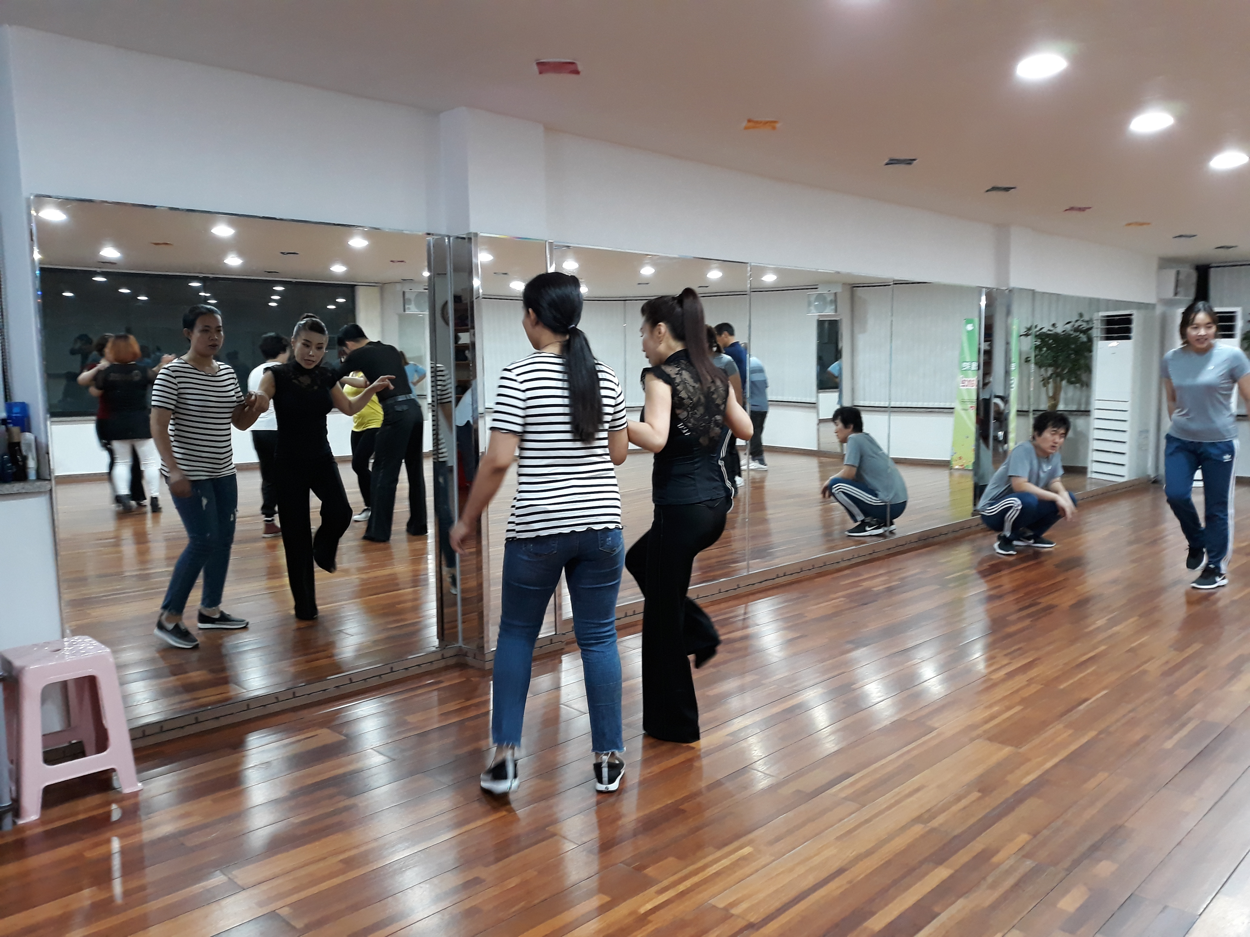 부부관계 향상을 위한 'Shall we dance!' 개강