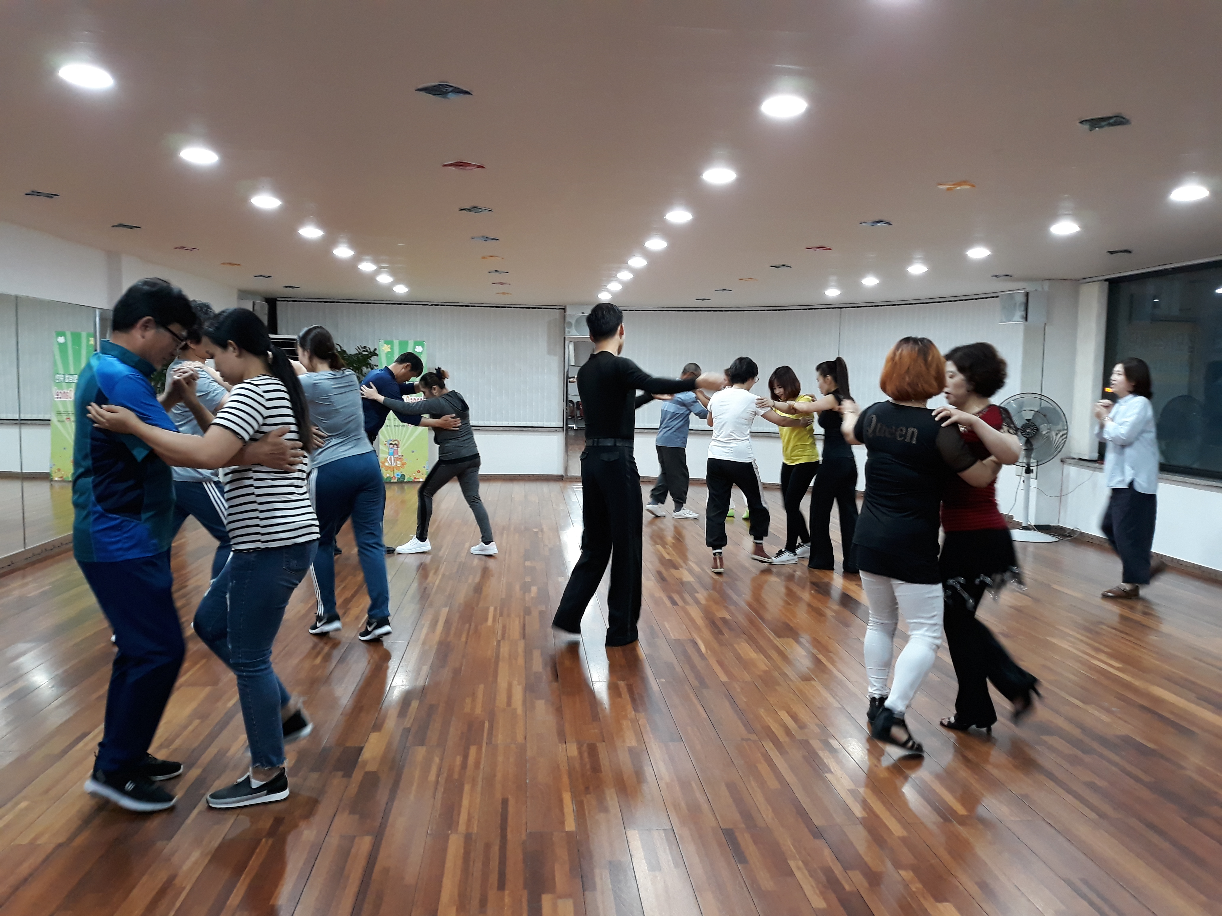부부관계 향상을 위한 'Shall we dance!' 개강