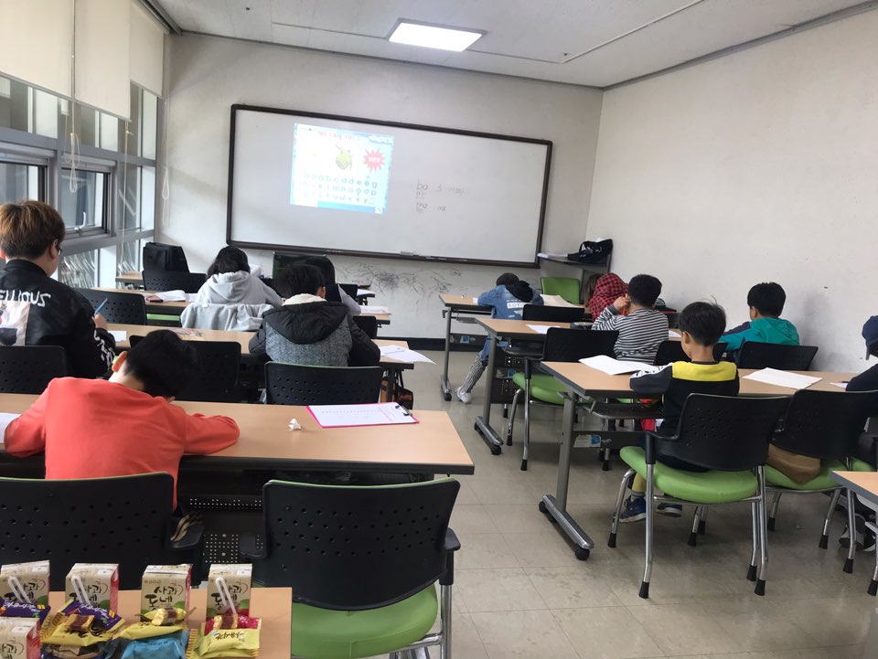 이중언어학교 ' 한 교실 두 언어' 프로그램 4월 수업 사진