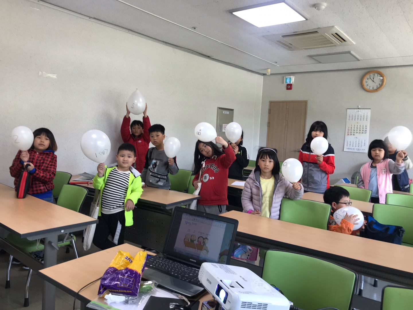 이중언어학교 ' 한 교실 두 언어' 프로그램 5월 수업 사진