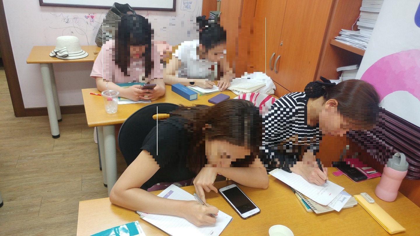 가족사랑 편지쓰기 행사 진행