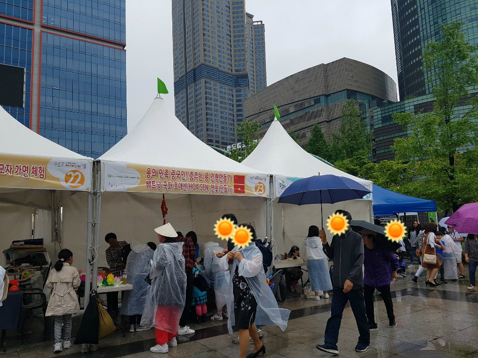 [자조모임] 베트남 반반한 모임, 5월 베트남 국화 호아센 만들기 부스 운영