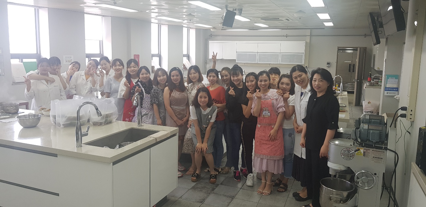 동남보건대학교 식품영양과 & 베트남 동아리 '와! 맛있는 한국' 요리교실