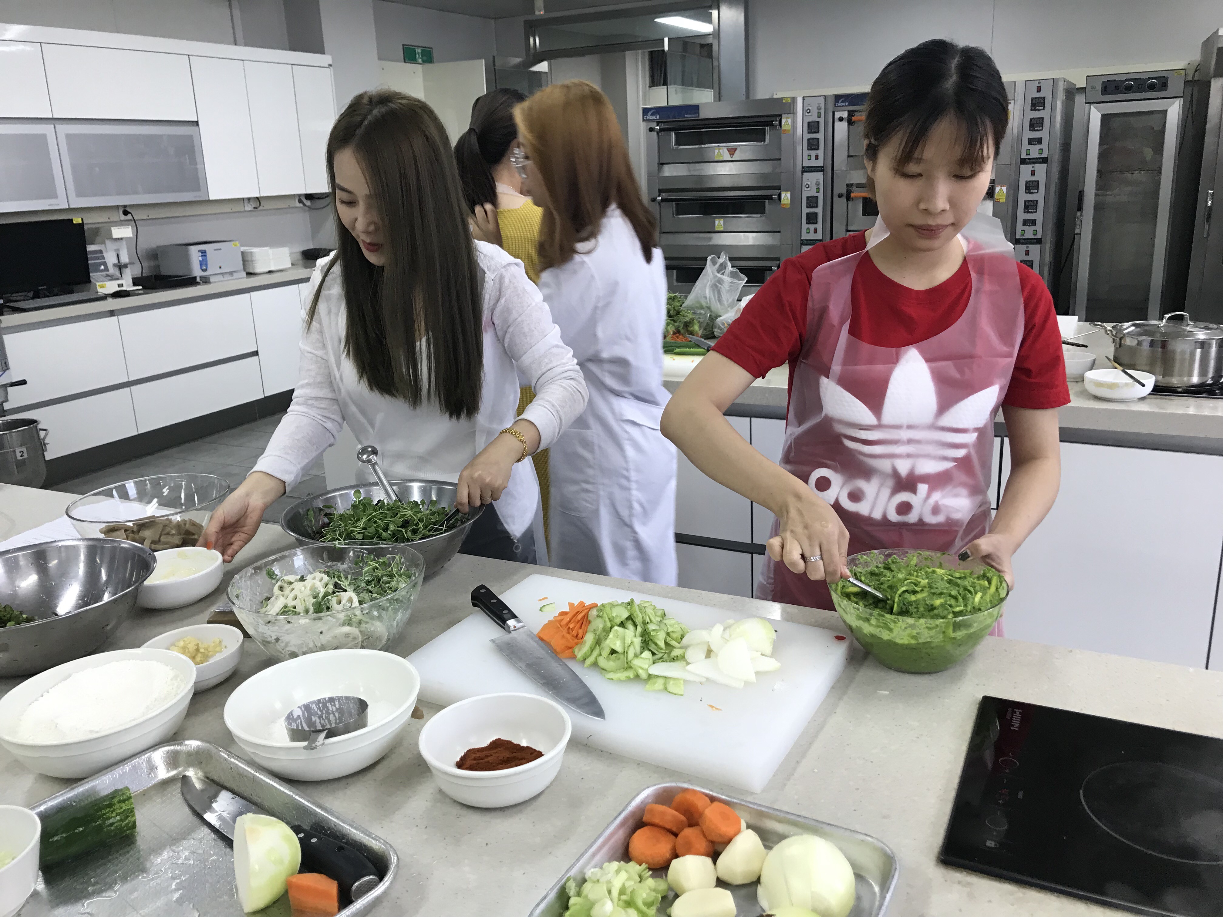 동남보건대학교 식품영양과 & 베트남 동아리 '와! 맛있는 한국' 요리교실