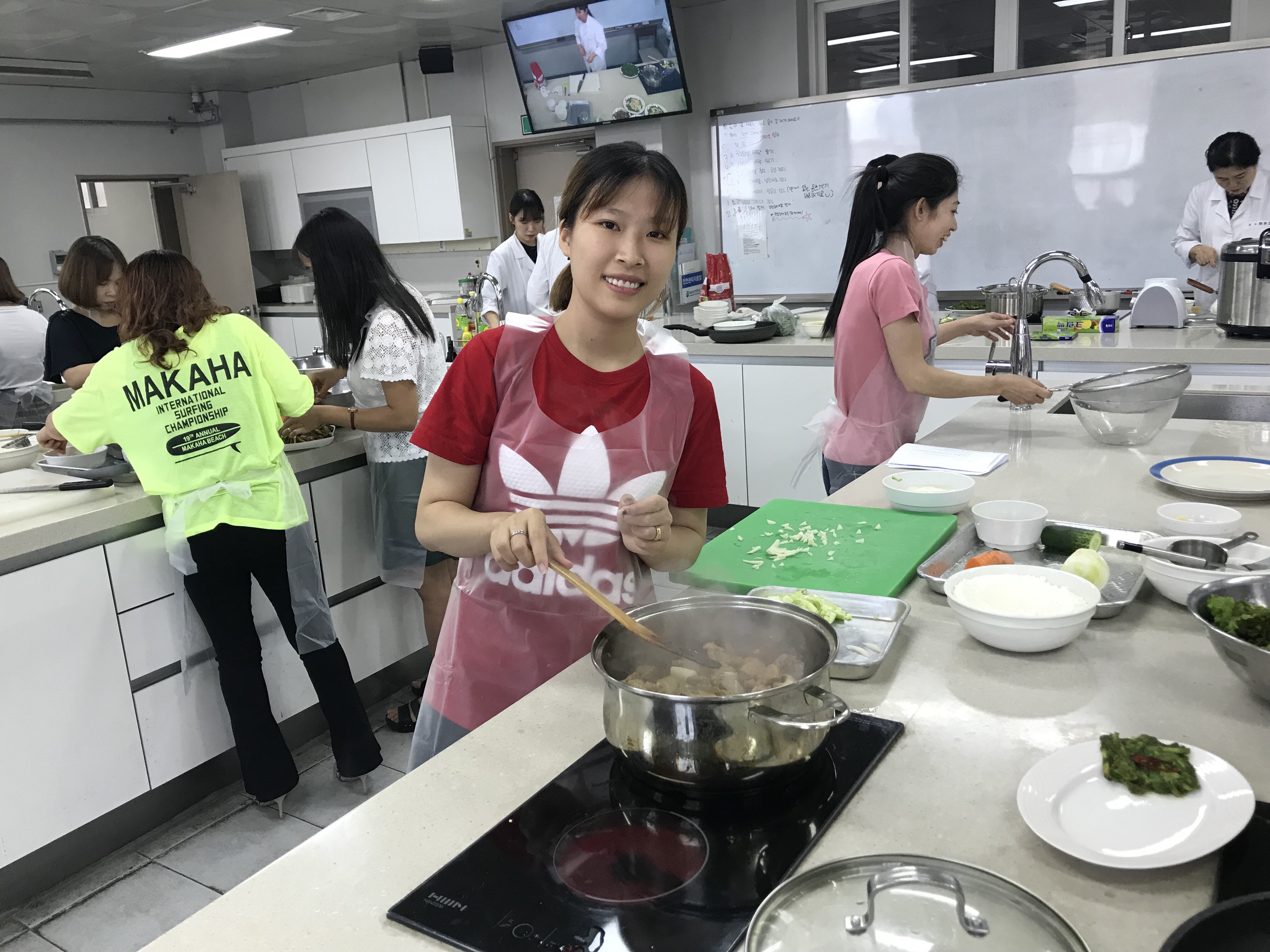 동남보건대학교 식품영양과 & 베트남 동아리 '와! 맛있는 한국' 요리교실