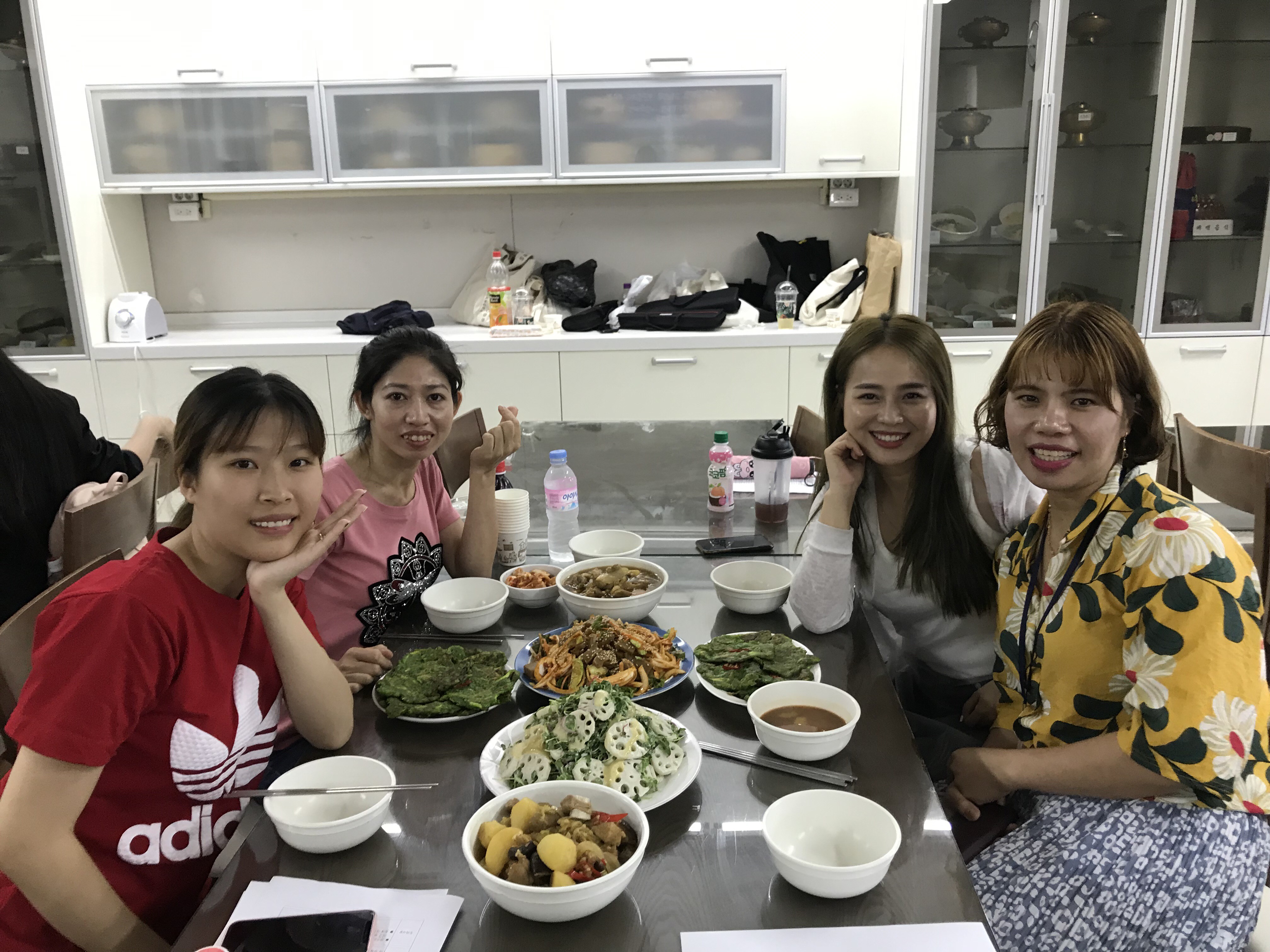 동남보건대학교 식품영양과 & 베트남 동아리 '와! 맛있는 한국' 요리교실