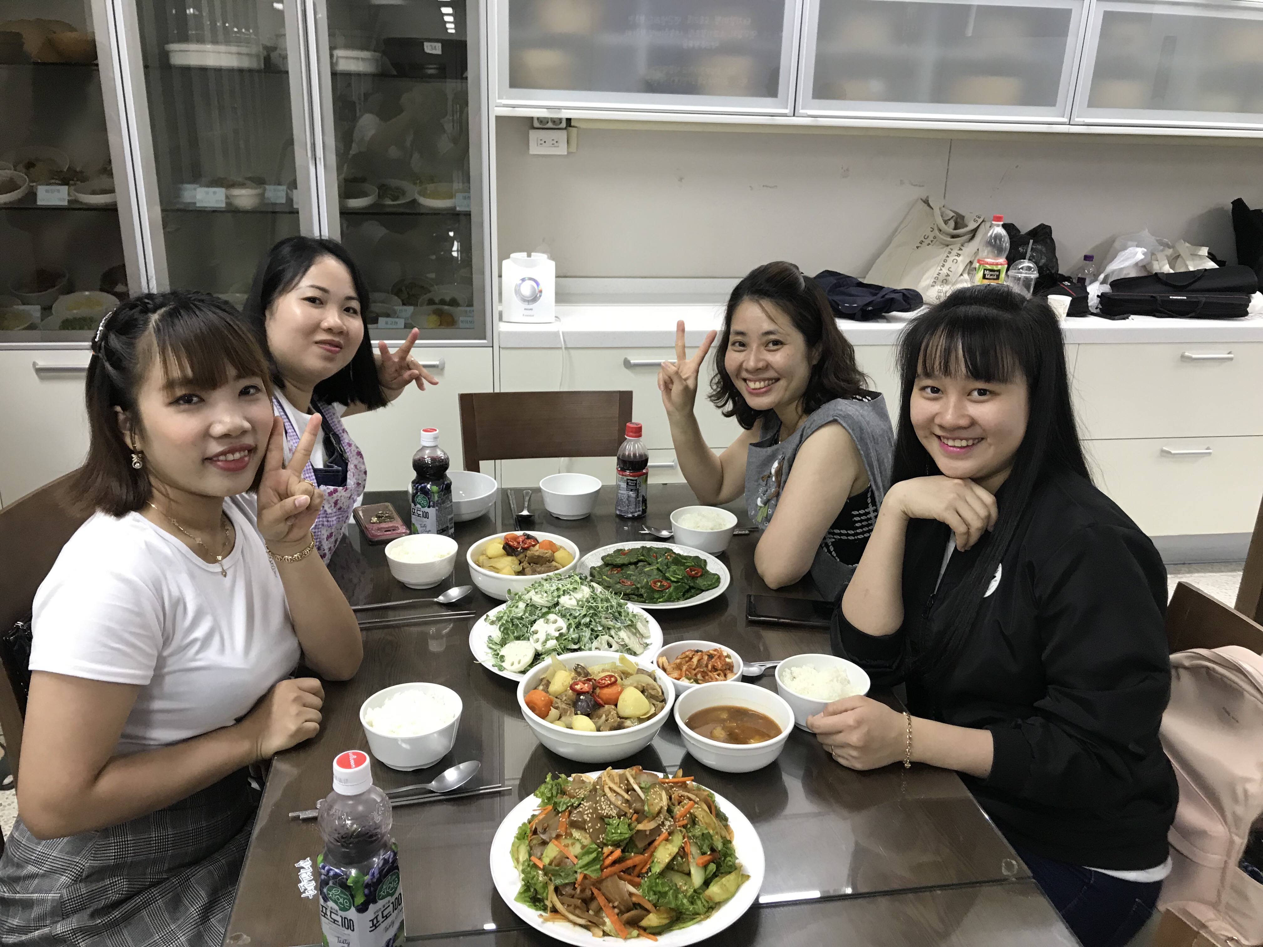동남보건대학교 식품영양과 & 베트남 동아리 '와! 맛있는 한국' 요리교실