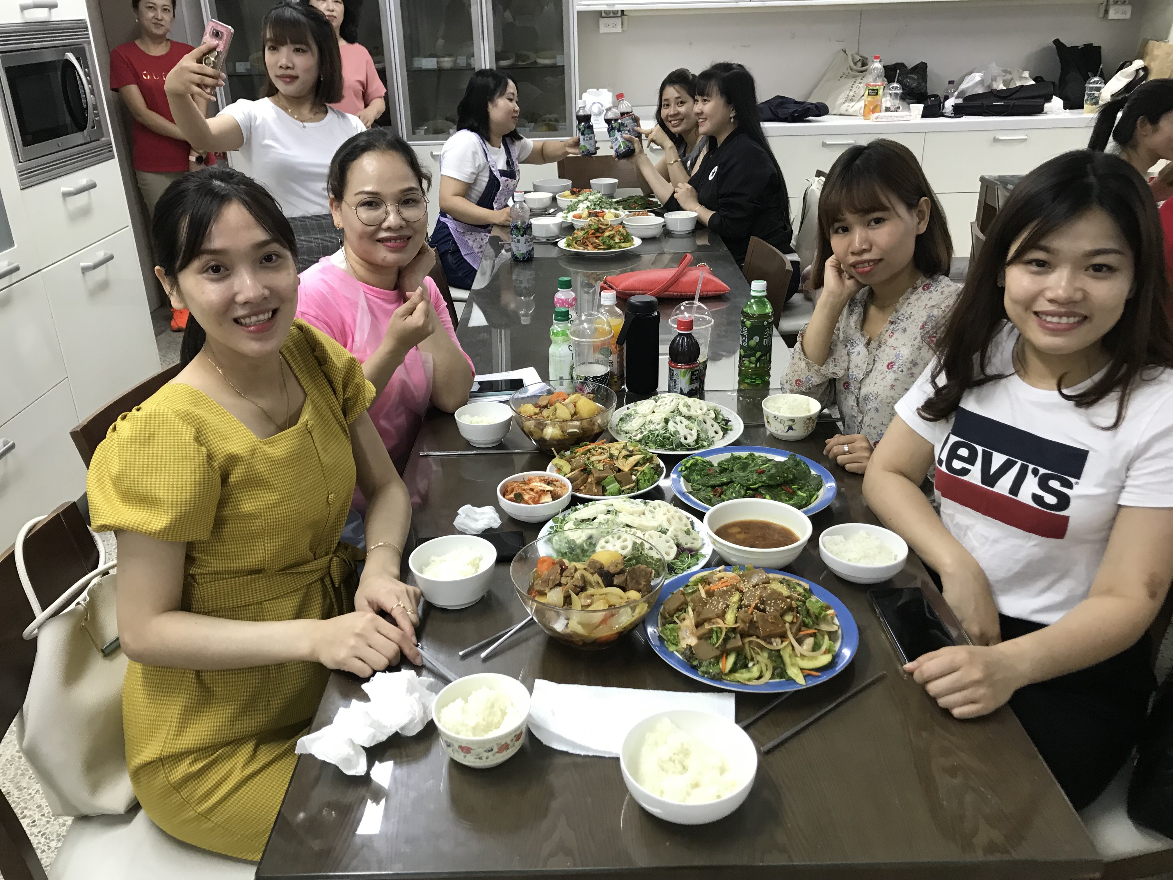 동남보건대학교 식품영양과 & 베트남 동아리 '와! 맛있는 한국' 요리교실