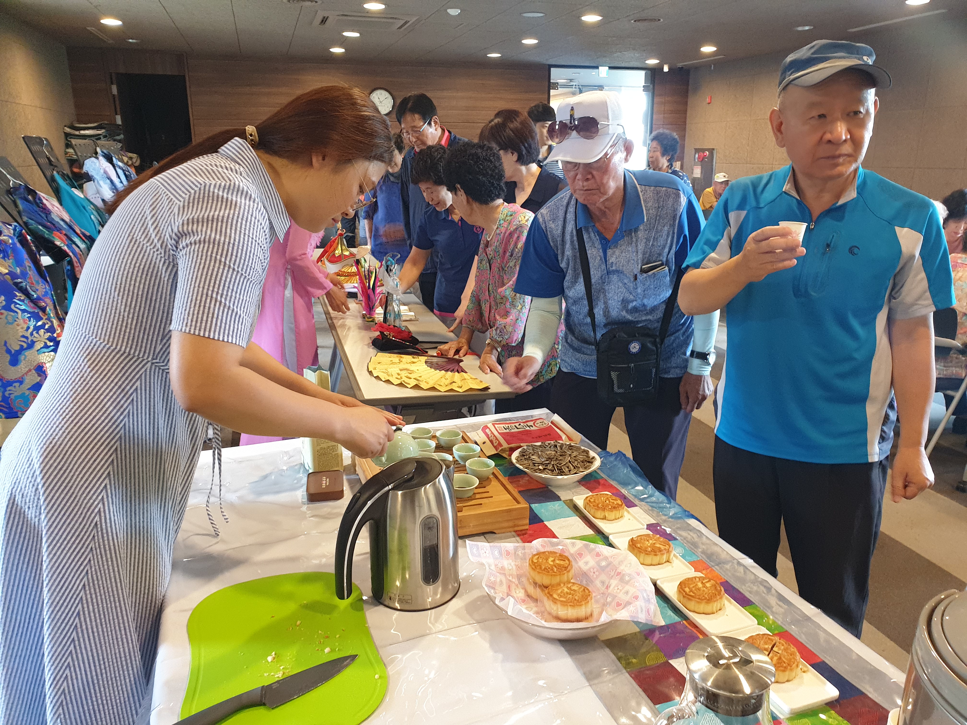어르신대상 다문화가족 이해교육(이랜드 노인복지관 체험활동)