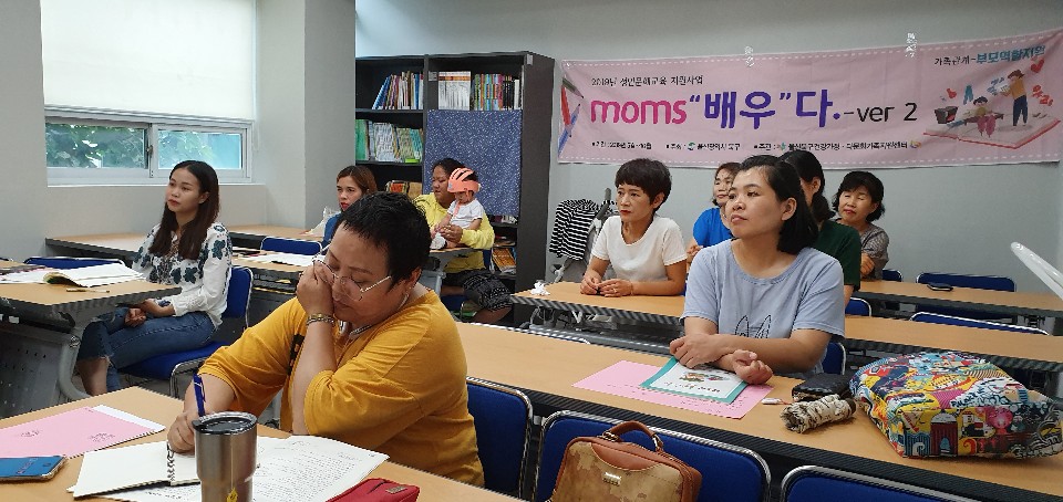 moms 