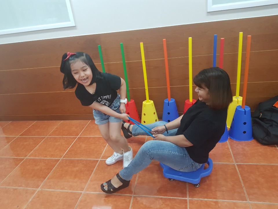 엄마, 아빠와 함께 놀아요