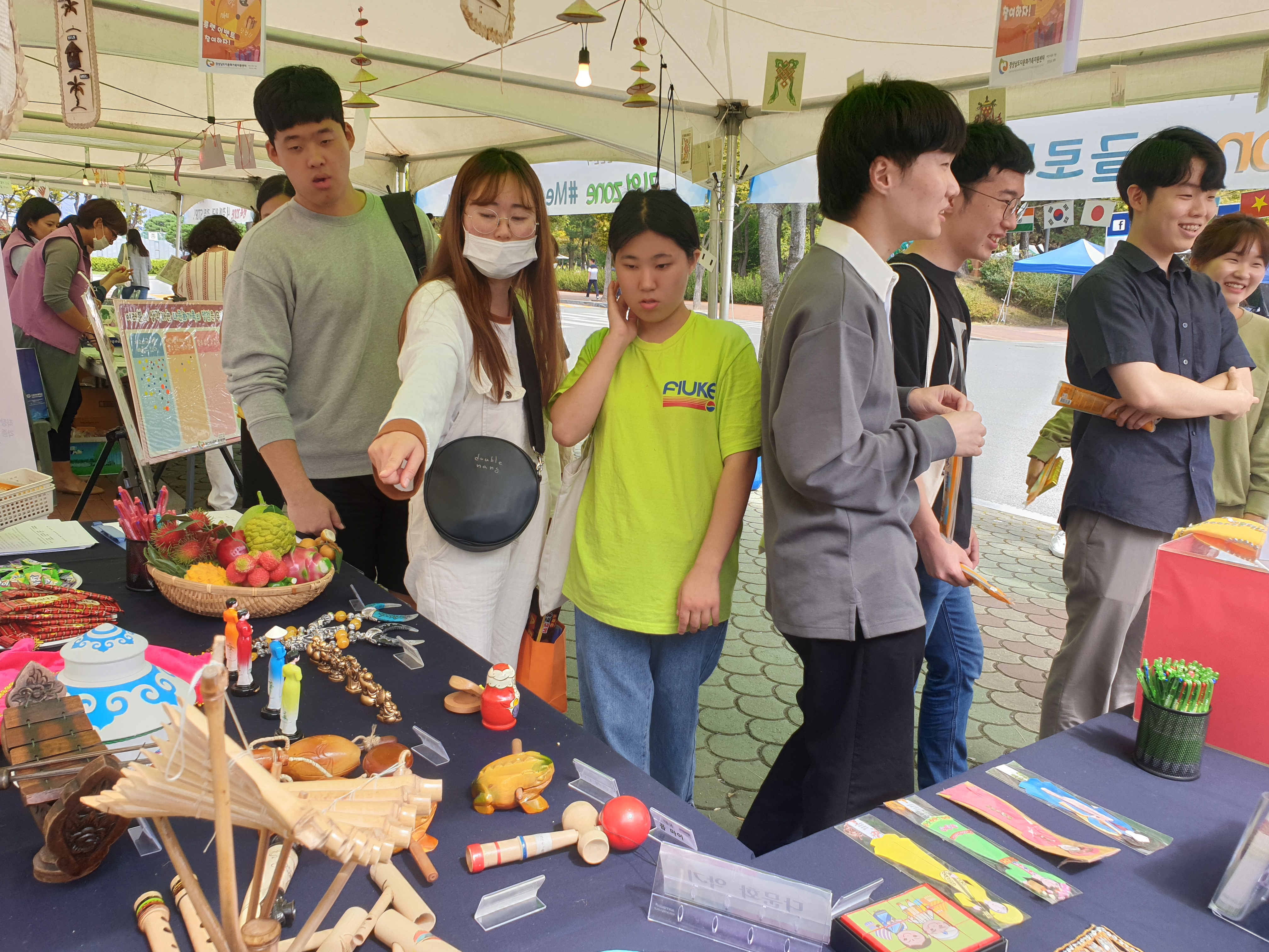 9월25일 창원대학교 대동제 기간을 맞이하여 다문화인식개선 캠페인 ‘다 함께 차.차.차’를 실시했습니다.