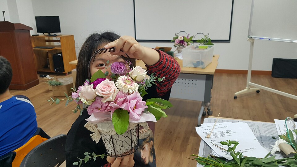 다문화청소년진로지원사업-진로직업체험(애견조련사,화훼기능사,특수분장사)