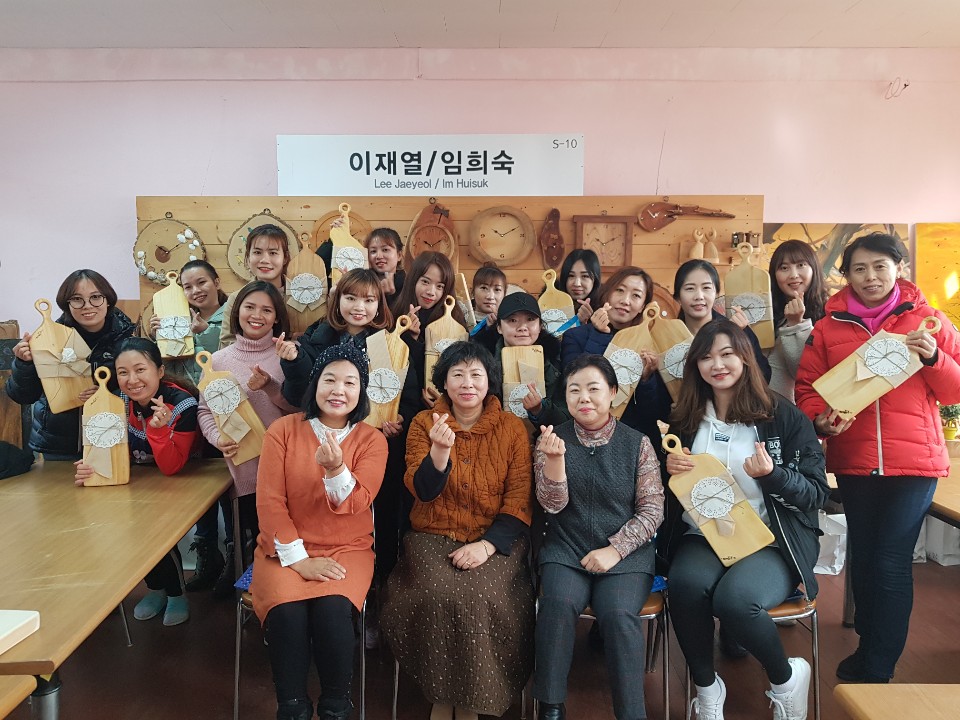 나무테크나무야 연계 ‘도마 만들기 체험’ 진행