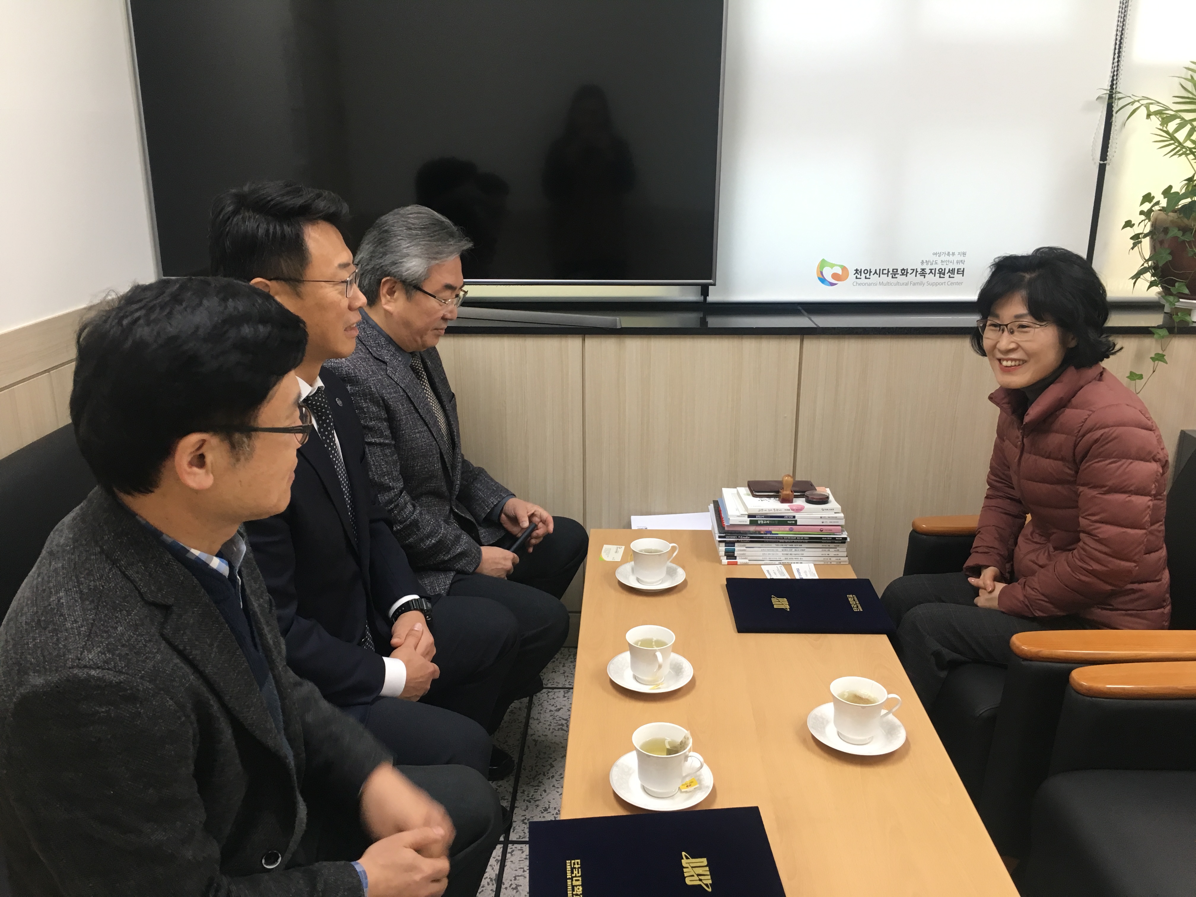 지역사회 공동체 문화형성 및 상생 발전을 위한 천안시다문화가족지원센터와 단국대학교 업무협약식 진행