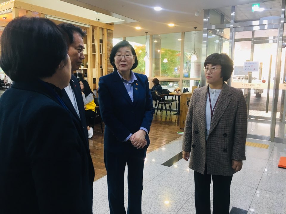 여성가족부 '이정옥'장관, '백군기' 용인시장 용인시가족센터 방문