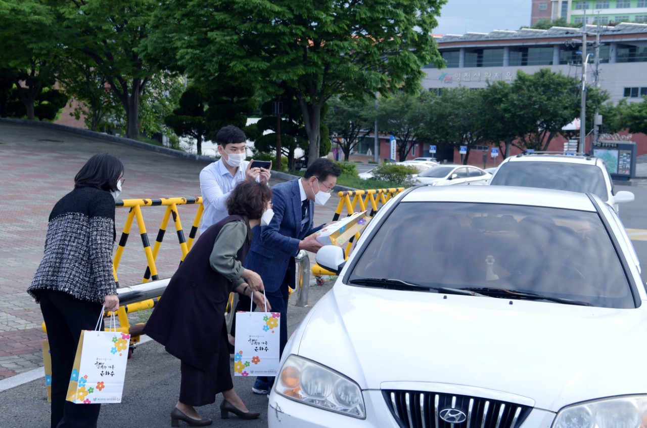 5월 가족사랑의 날 '천연 곰돌이 비누 만들기 ' 드라이브 스루 진행