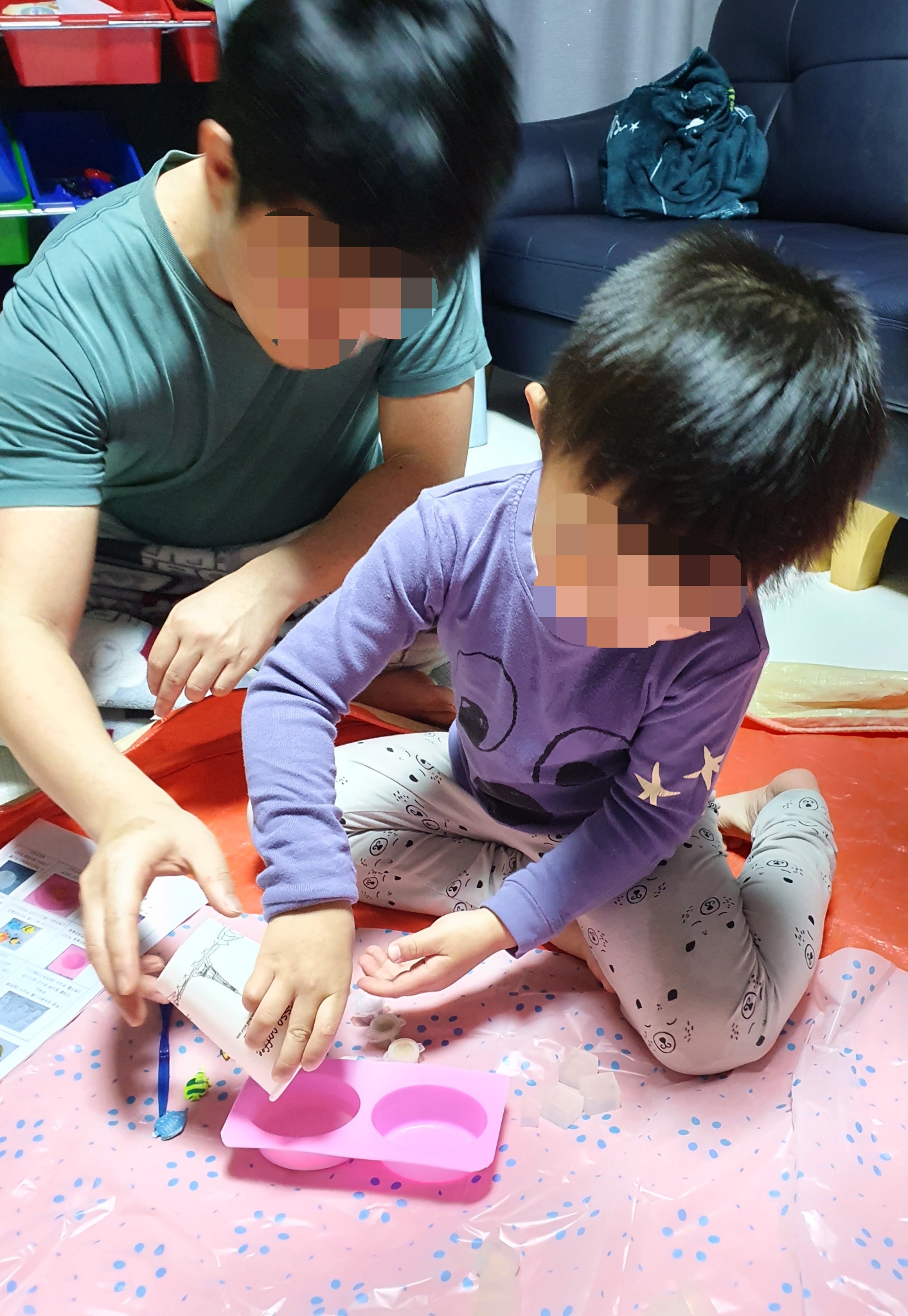 5월 가족사랑의 날 '장난감 넣은 천연비누 만들기' 진행