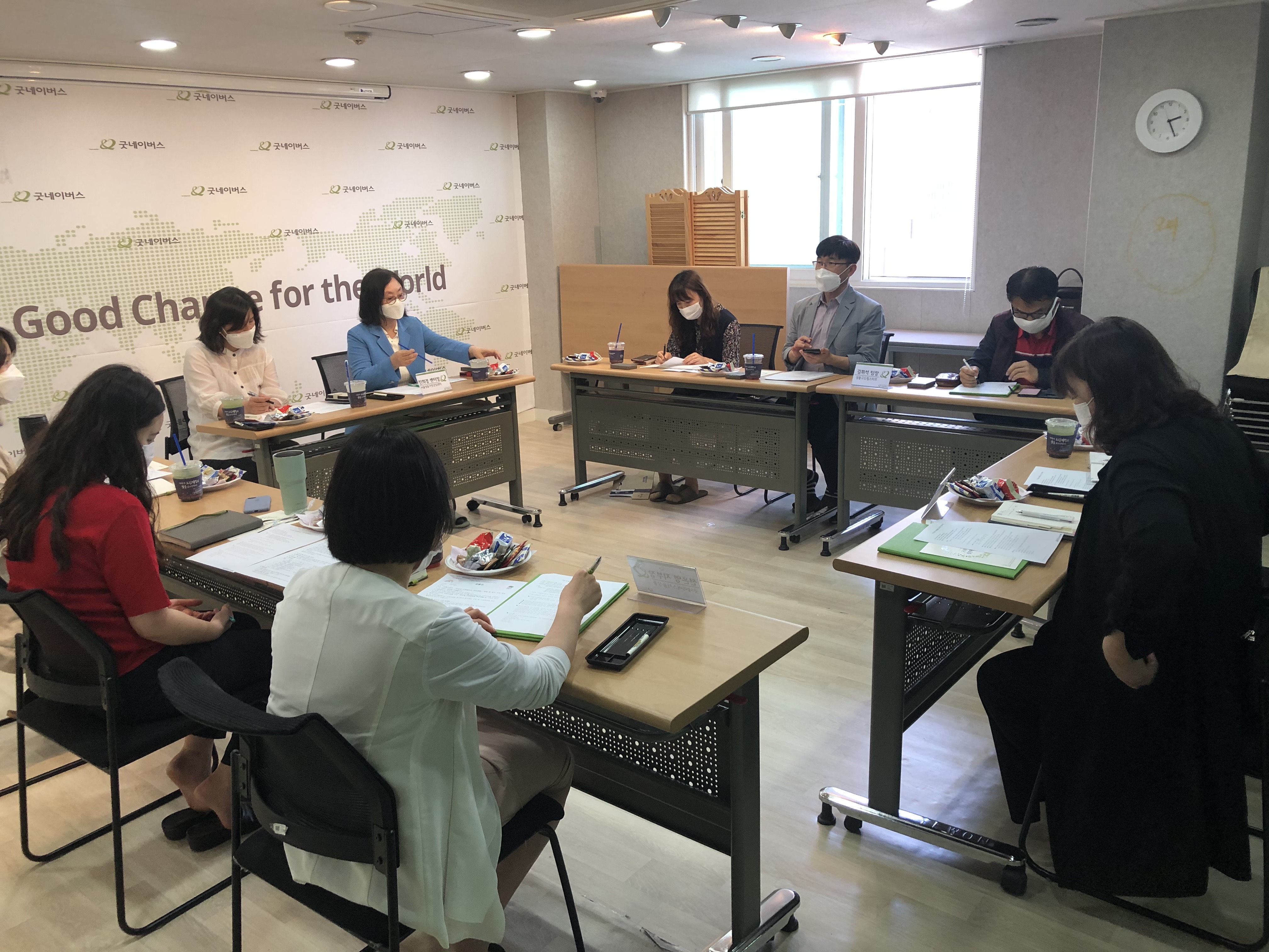 '무지개 가족 테라피 진행을 위한 업무협약 및 민·관 실무자 회의'가 진행되었습니다.
