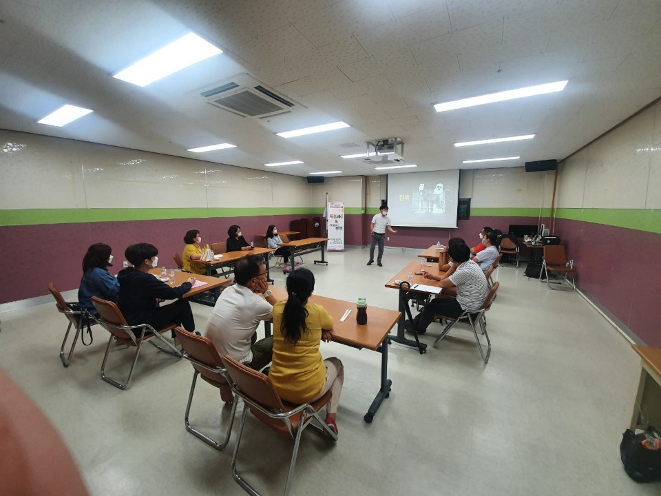 “톡(Talk) & 통(通)하는 우리부부” 집단상담 프로그램을 진행