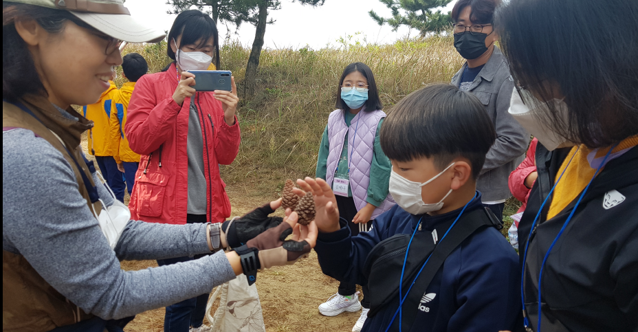 부모자녀의 원활한 의사소통 향상을 위한 관계 증진 프로그램 오늘도 숲캉스!!' 운영