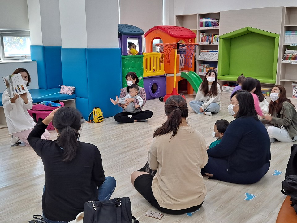 읍내동공동육아나눔터 유아상시프로그램 '아가랑 오감놀이' 개강