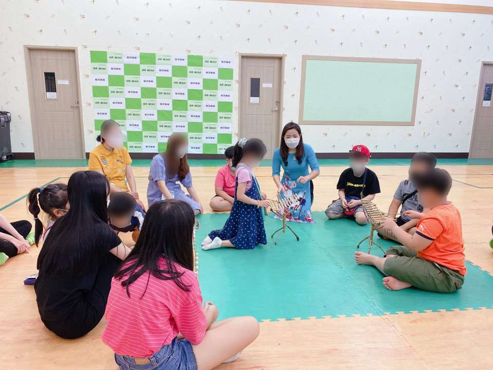 그림입니다.원본 그림의 이름: 8월 18일 은혜지역(문지희씨,다이음).jpg원본 그림의 크기: 가로 960pixel, 세로 721pixel사진 찍은 날짜: 2020년 12월 07일 오후 13:27프로그램 이름 : Adobe Photoshop 22.0 (Windows)색 대표 : sRGBEXIF 버전 : 0231