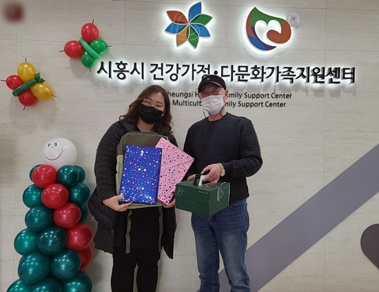 [후원] 지역 후원회 3사랑밥터, 결식 아동 위한 크리스마스 특별선물 전달