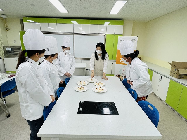 결혼이주여성 직업훈련 양식조리사자격취득반 실기과정 실시