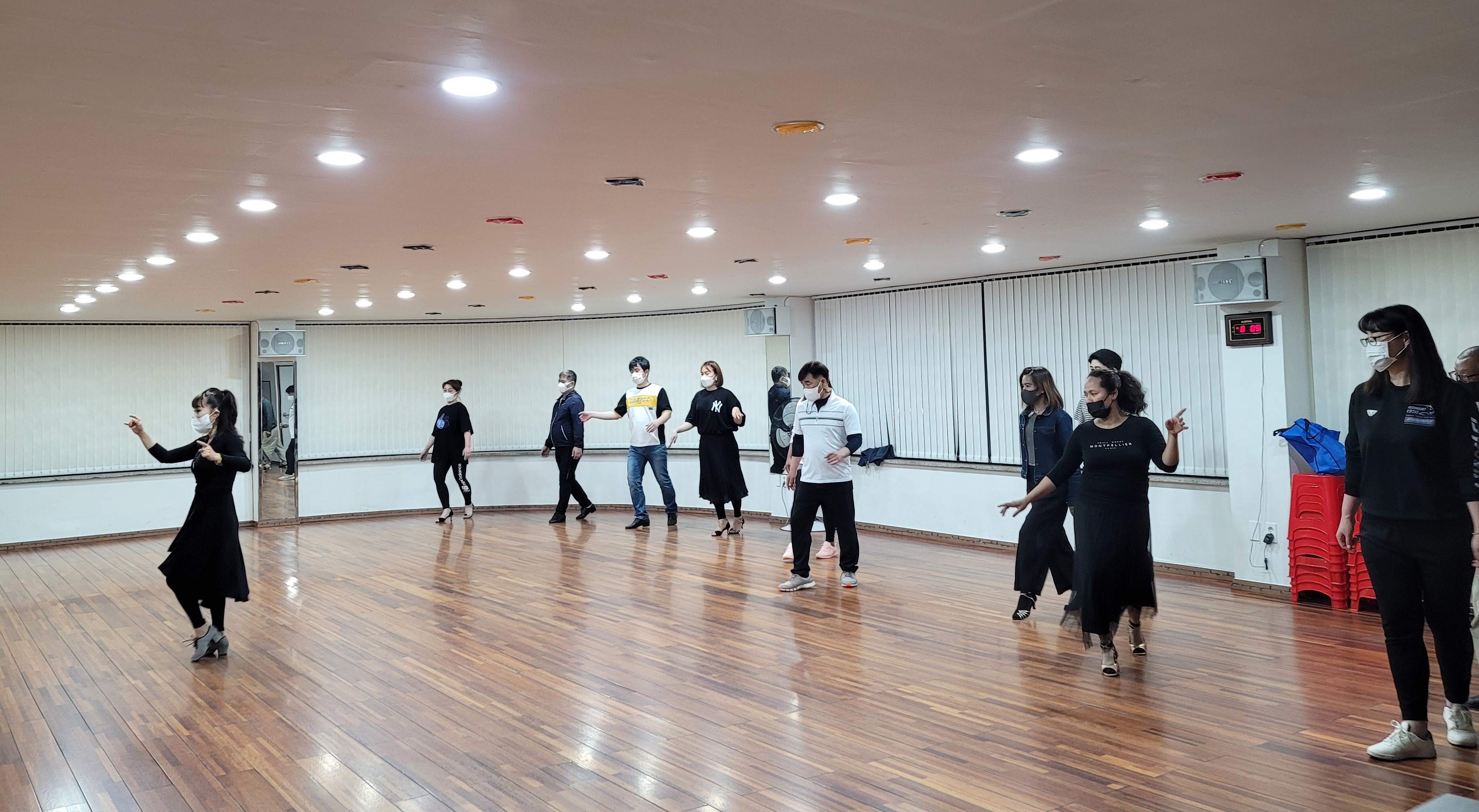 부부관계 향상을 위한 'Shall we dance!' 개강