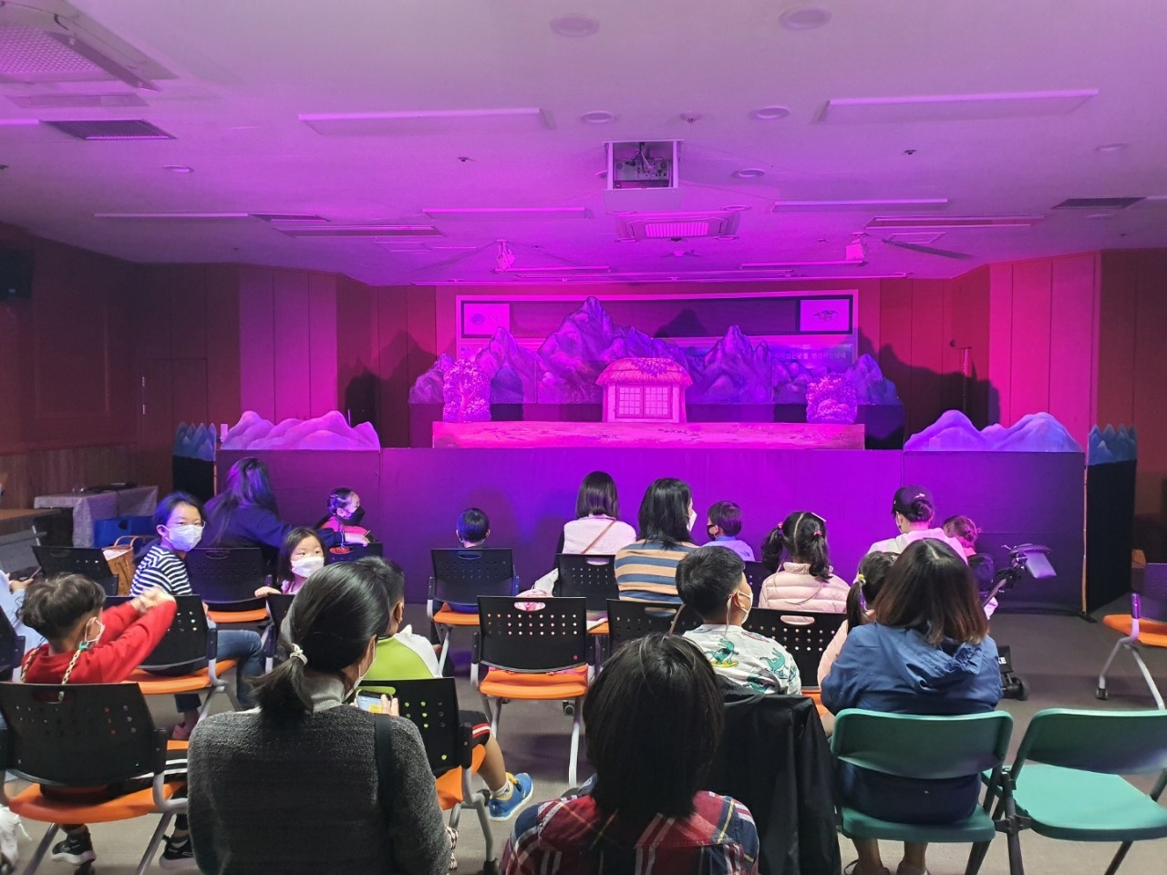 애기똥풀- 가족 인형극(뮤지컬) 관람