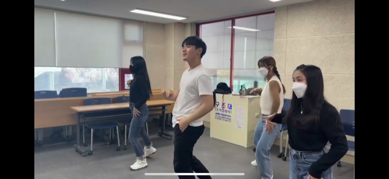 “We’re all in” 춤 동아리 (13회기)