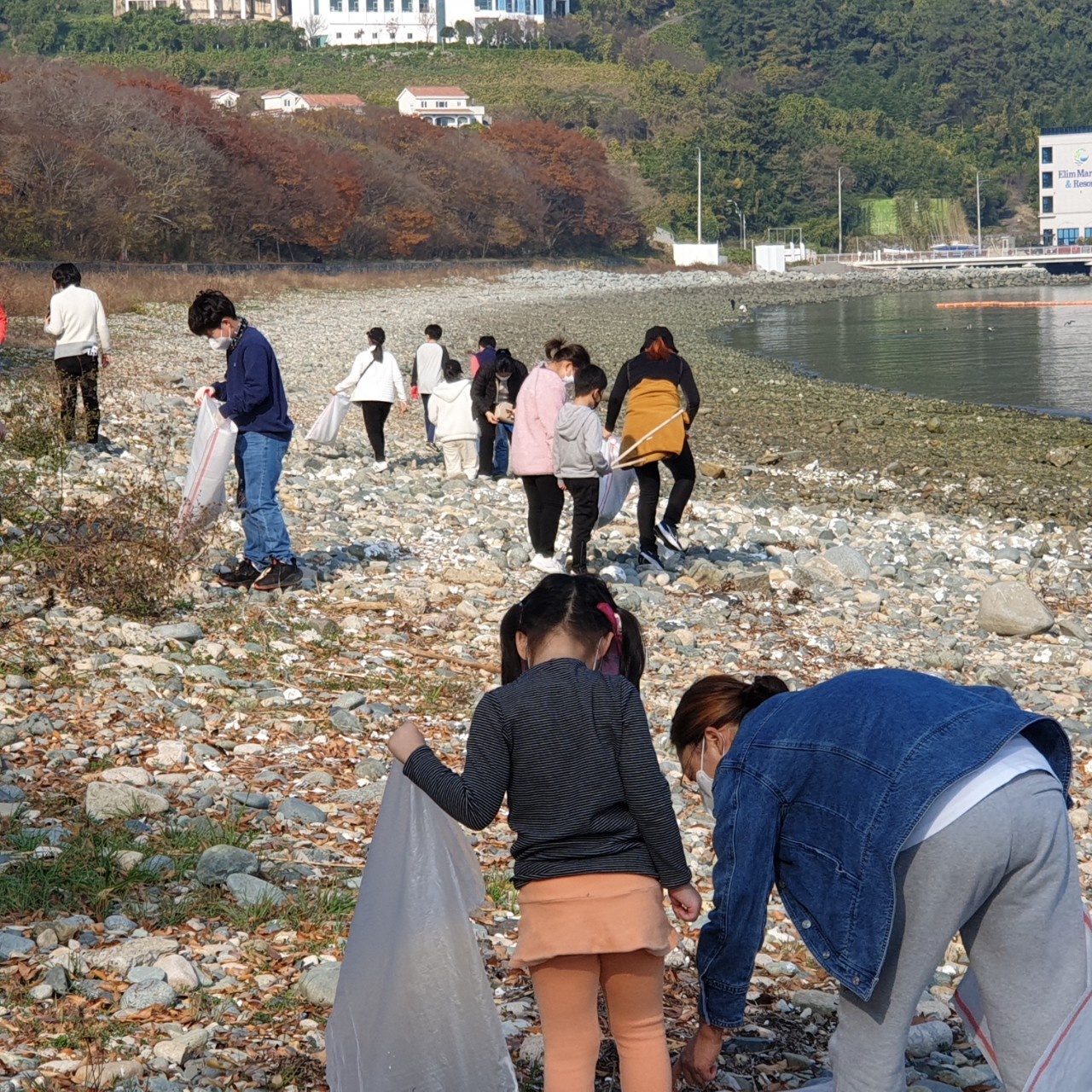 어울림가족봉사단 - 해양환경정화활동 실시