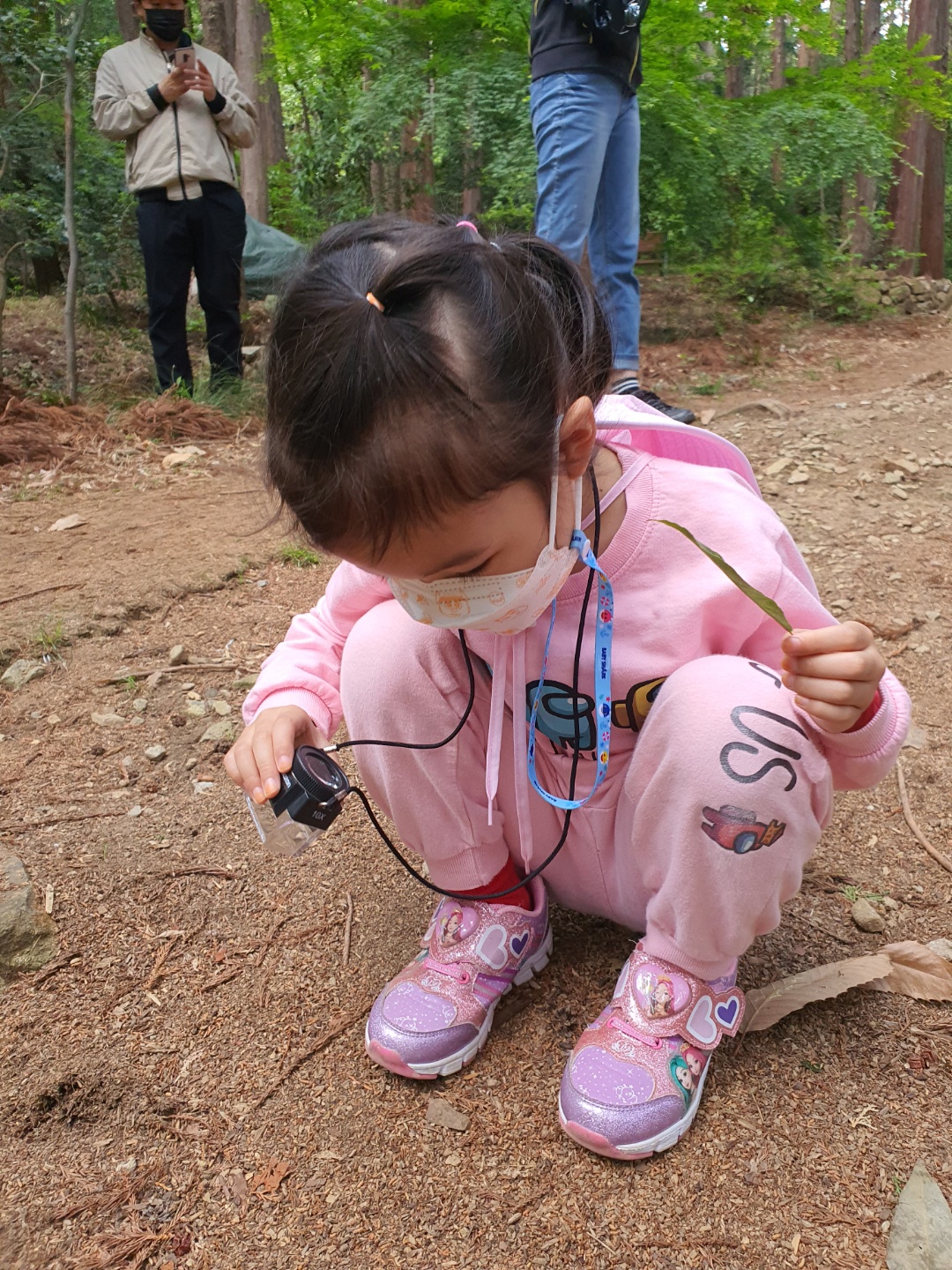 가족과 함께 숲으로 산책가자