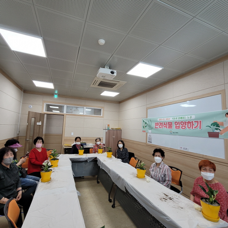 1인가구-식물과 함께하는 노후 '반려식물 입양하기1'