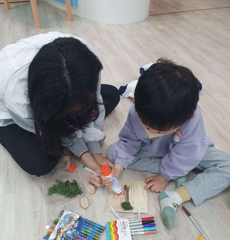그림입니다.원본 그림의 이름: KakaoTalk_20220429_182352538_07.jpg원본 그림의 크기: 가로 1379pixel, 세로 1440pixel