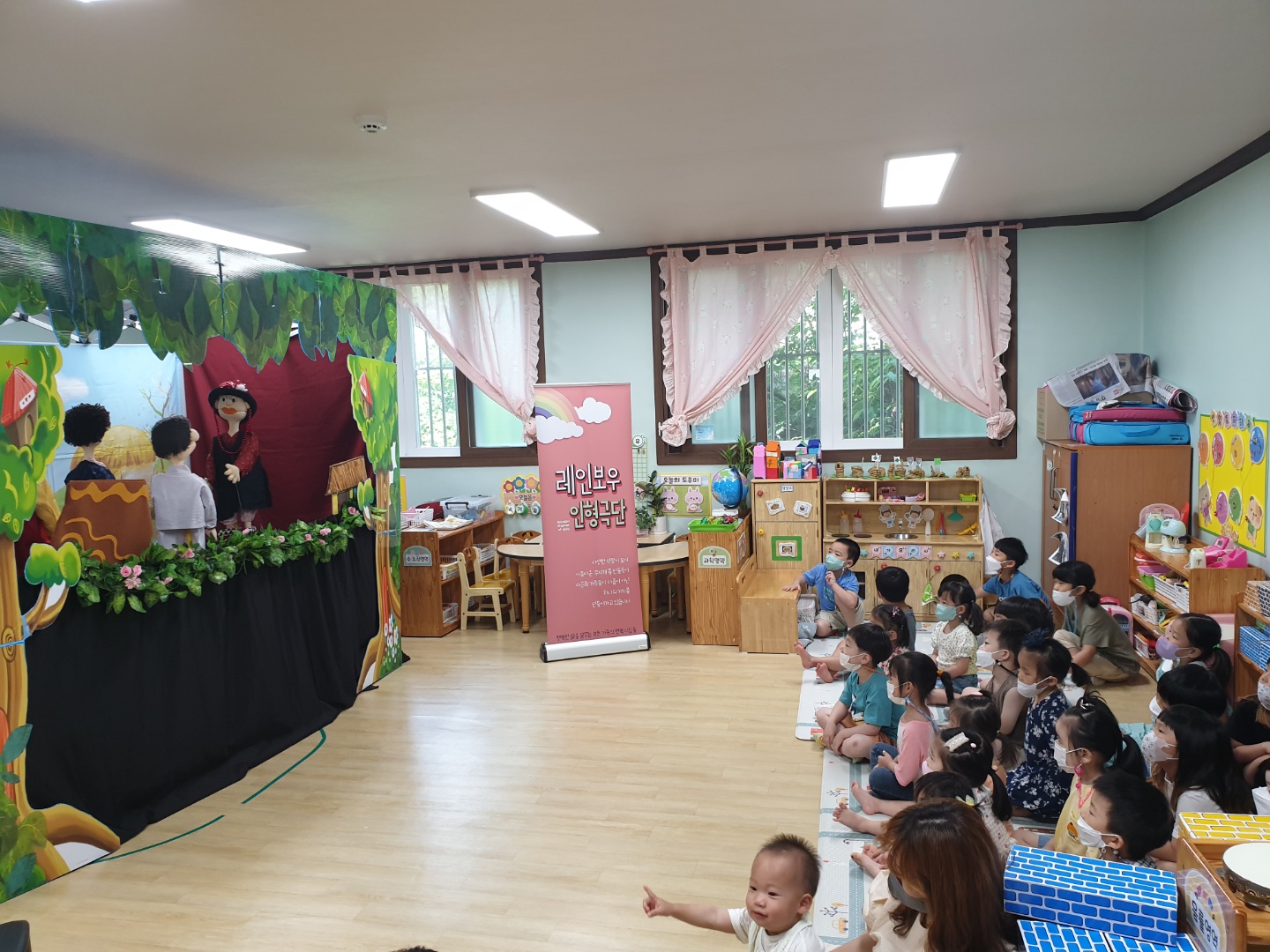 레인보우 인형극단 '요술항아리'공연